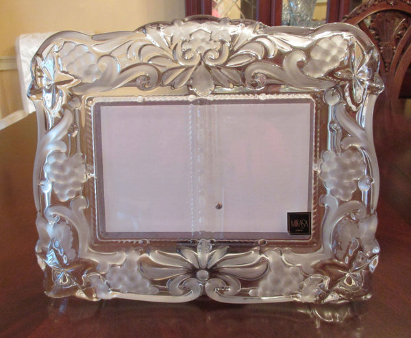 Mikasa Crystal Frosted/Embossed 3"X5" Double Picture Frame - FayZen's Kreations